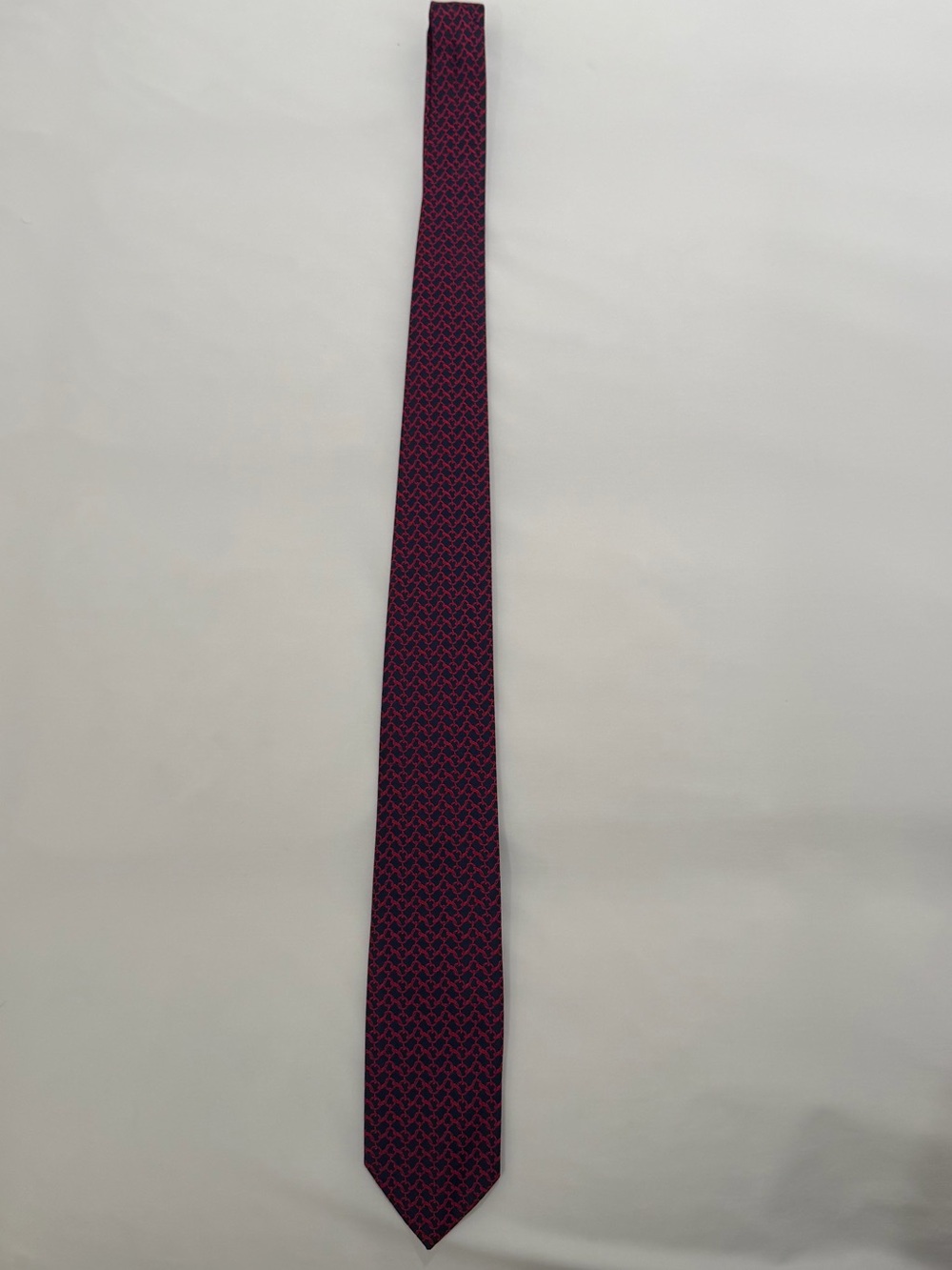 Hermès Paris 100% Silk Navy & Red Chain Print Men’s Tie Made in France